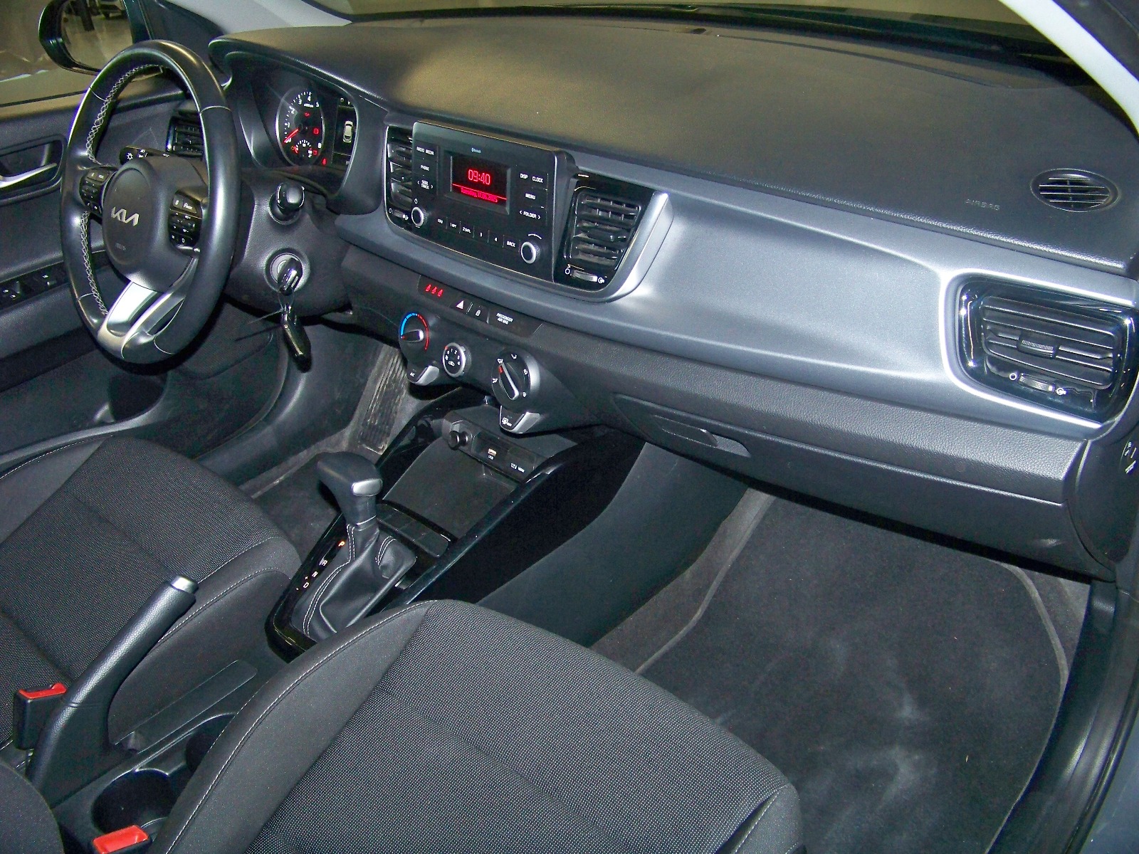 2022 Benzin Otomatik Kia Rio Gri Yüzbaşıoğlu Otomotiv Mam. San ve Tic A.Ş.
