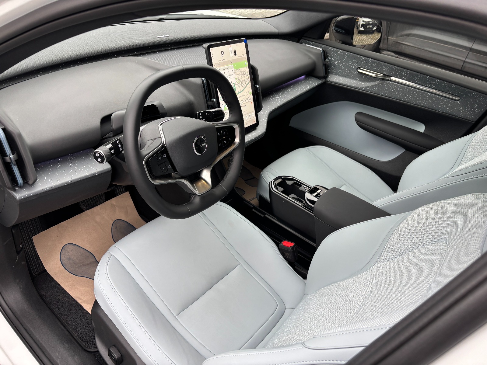 2025 Elektrik Otomatik Volvo EX30 Beyaz Yüzbaşıoğlu Otomotiv Mam. San ve Tic A.Ş.