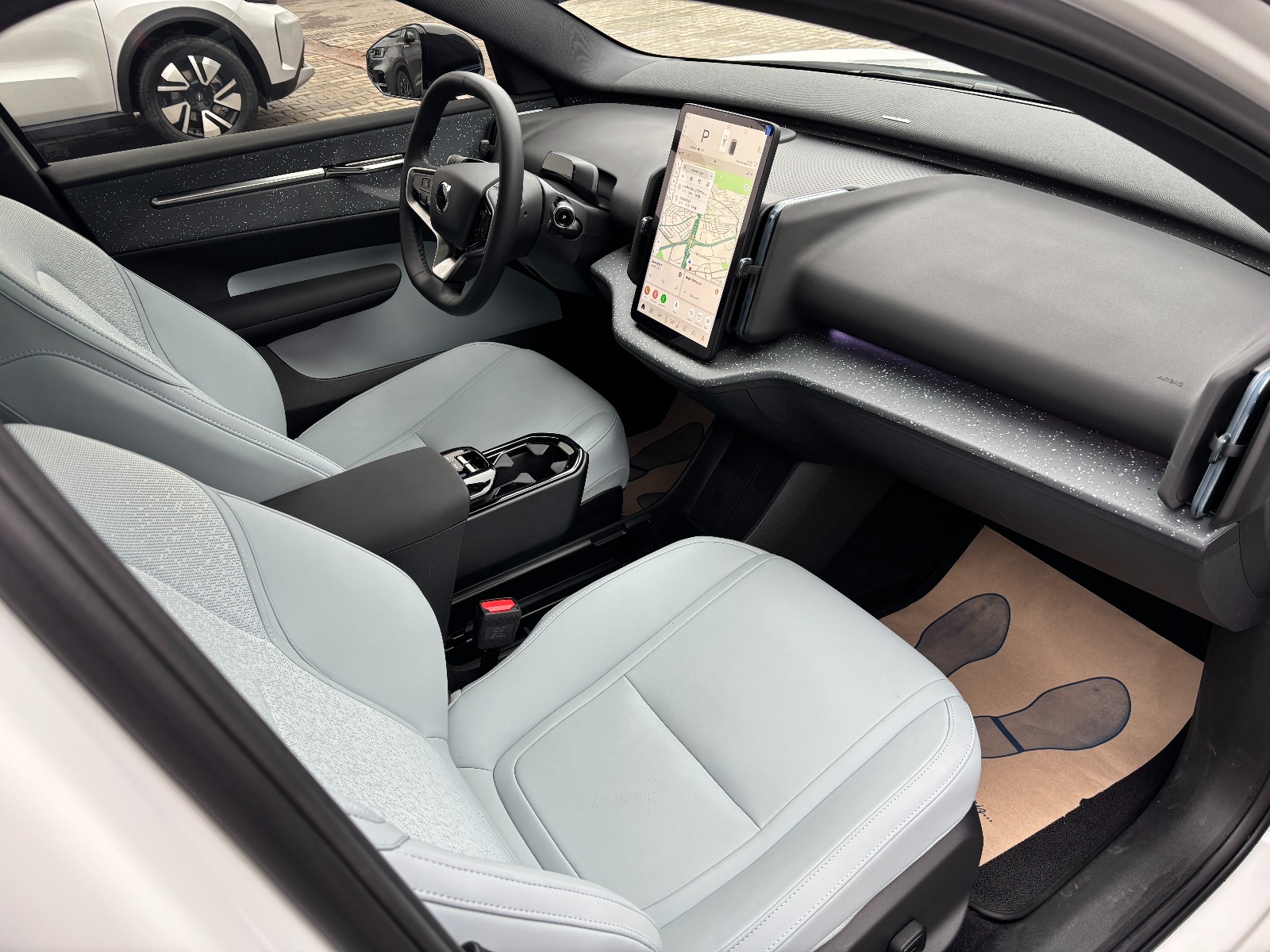 2025 Elektrik Otomatik Volvo EX30 Beyaz Yüzbaşıoğlu Otomotiv Mam. San ve Tic A.Ş.