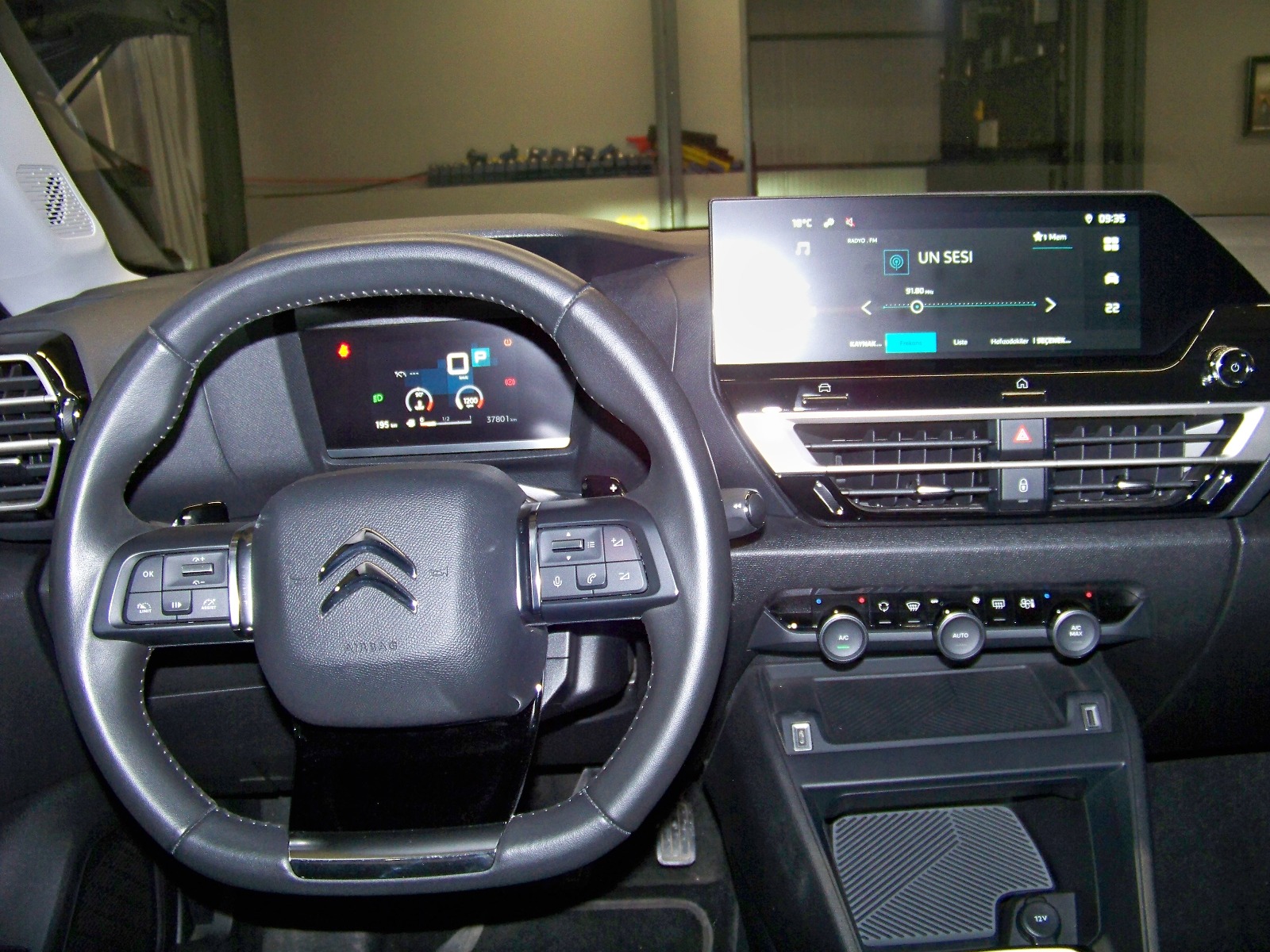 2022 Benzin Otomatik Citroen C4 Gri Yüzbaşıoğlu Otomotiv Mam. San ve Tic A.Ş.