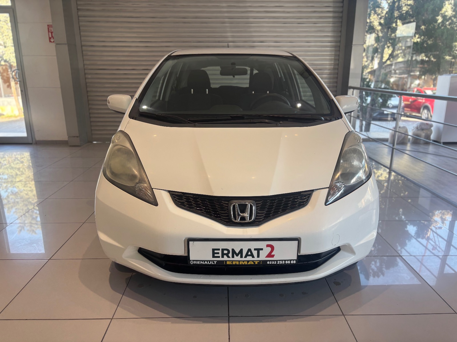 2011 Benzin Manuel Honda Jazz Beyaz Ermat Motorlu Araçlar ve Tarım Ürünleri Sanayi Ticaret A.Ş.
