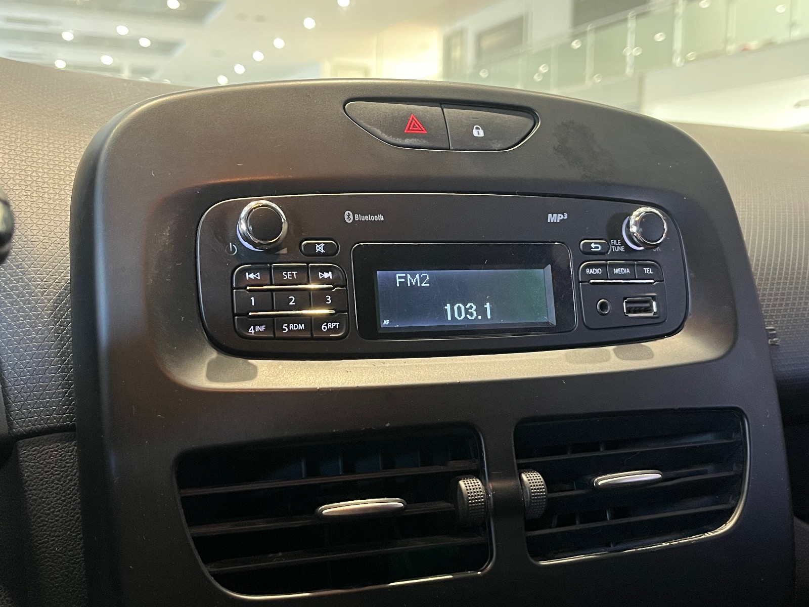 2015 Benzin Manuel Renault Clio Kırmızı Ermat Motorlu Araçlar ve Tarım Ürünleri Sanayi Ticaret A.Ş.