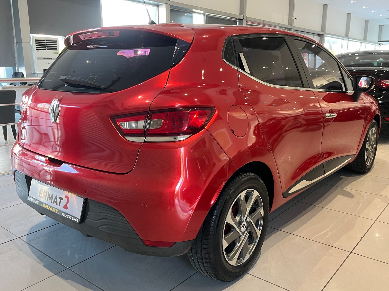 2015 Benzin Manuel Renault Clio Kırmızı Ermat Motorlu Araçlar ve Tarım Ürünleri Sanayi Ticaret A.Ş.