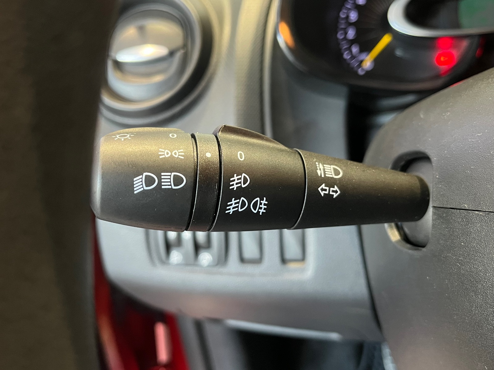 2015 Benzin Manuel Renault Clio Kırmızı Ermat Motorlu Araçlar ve Tarım Ürünleri Sanayi Ticaret A.Ş.