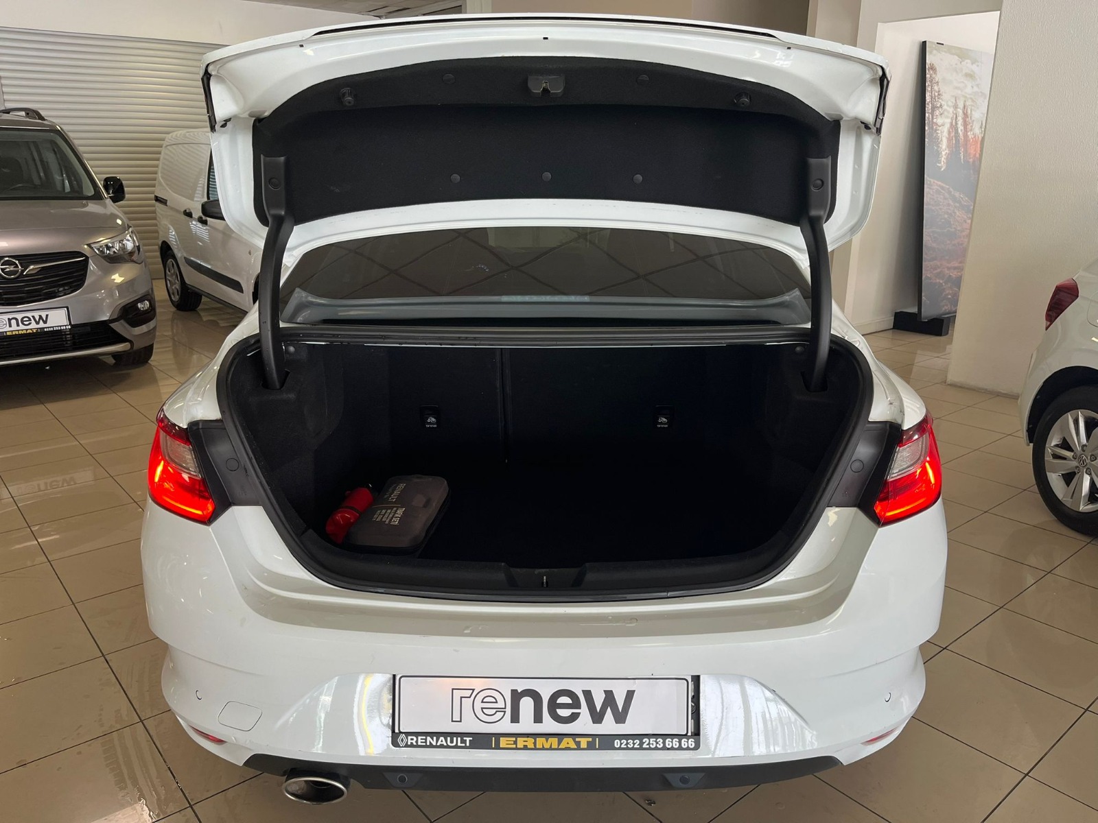 2018 Dizel Otomatik Renault Megane Beyaz Ermat Motorlu Araçlar ve Tarım Ürünleri Sanayi Ticaret A.Ş.