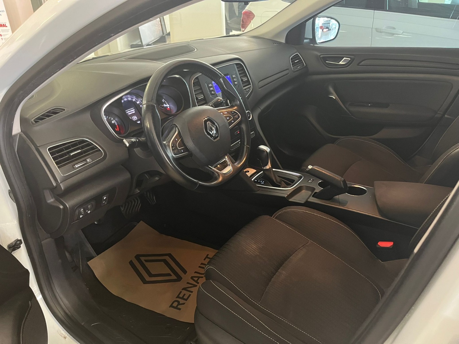2018 Dizel Otomatik Renault Megane Beyaz Ermat Motorlu Araçlar ve Tarım Ürünleri Sanayi Ticaret A.Ş.