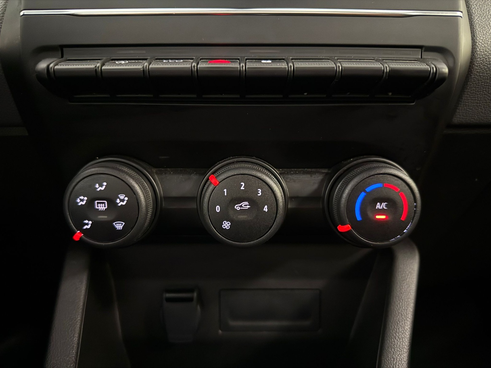 2024 Benzin Manuel Renault Clio Mavi Ermat Motorlu Araçlar ve Tarım Ürünleri Sanayi Ticaret A.Ş.