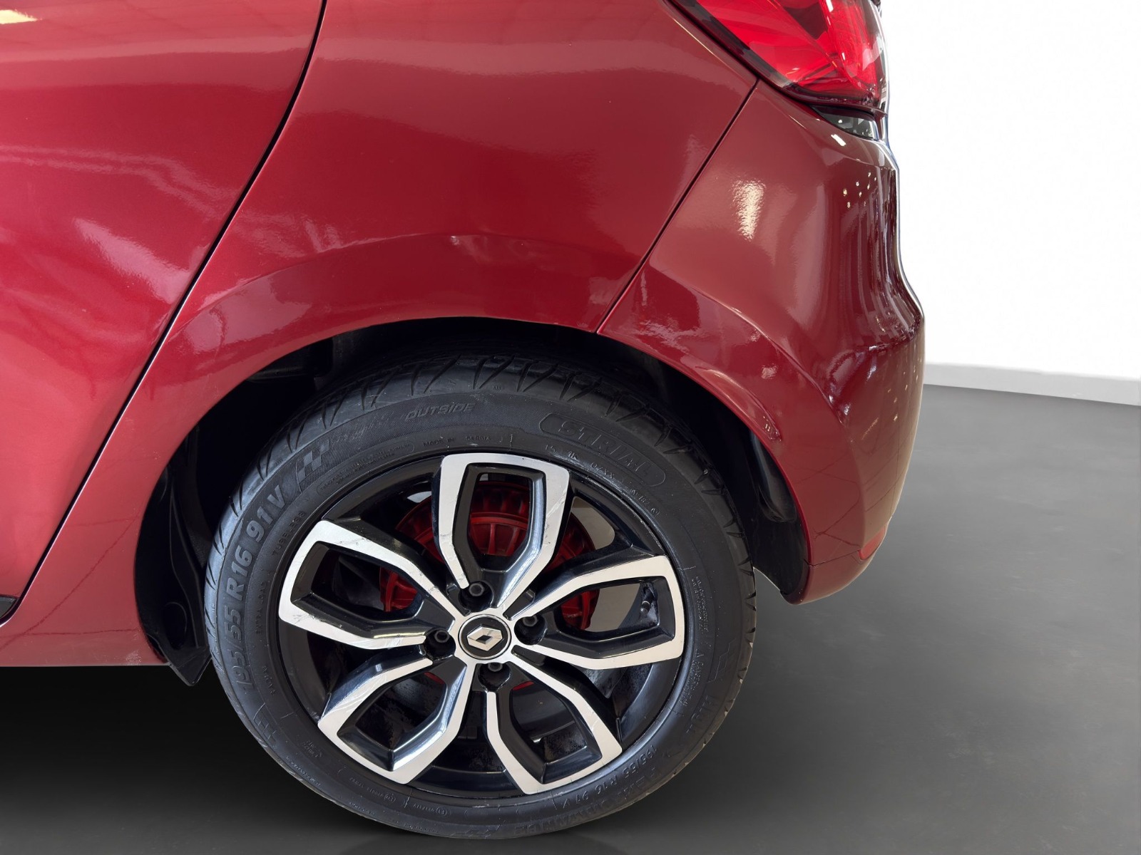 2018 Dizel Otomatik Renault Clio Kırmızı Ermat Motorlu Araçlar ve Tarım Ürünleri Sanayi Ticaret A.Ş.