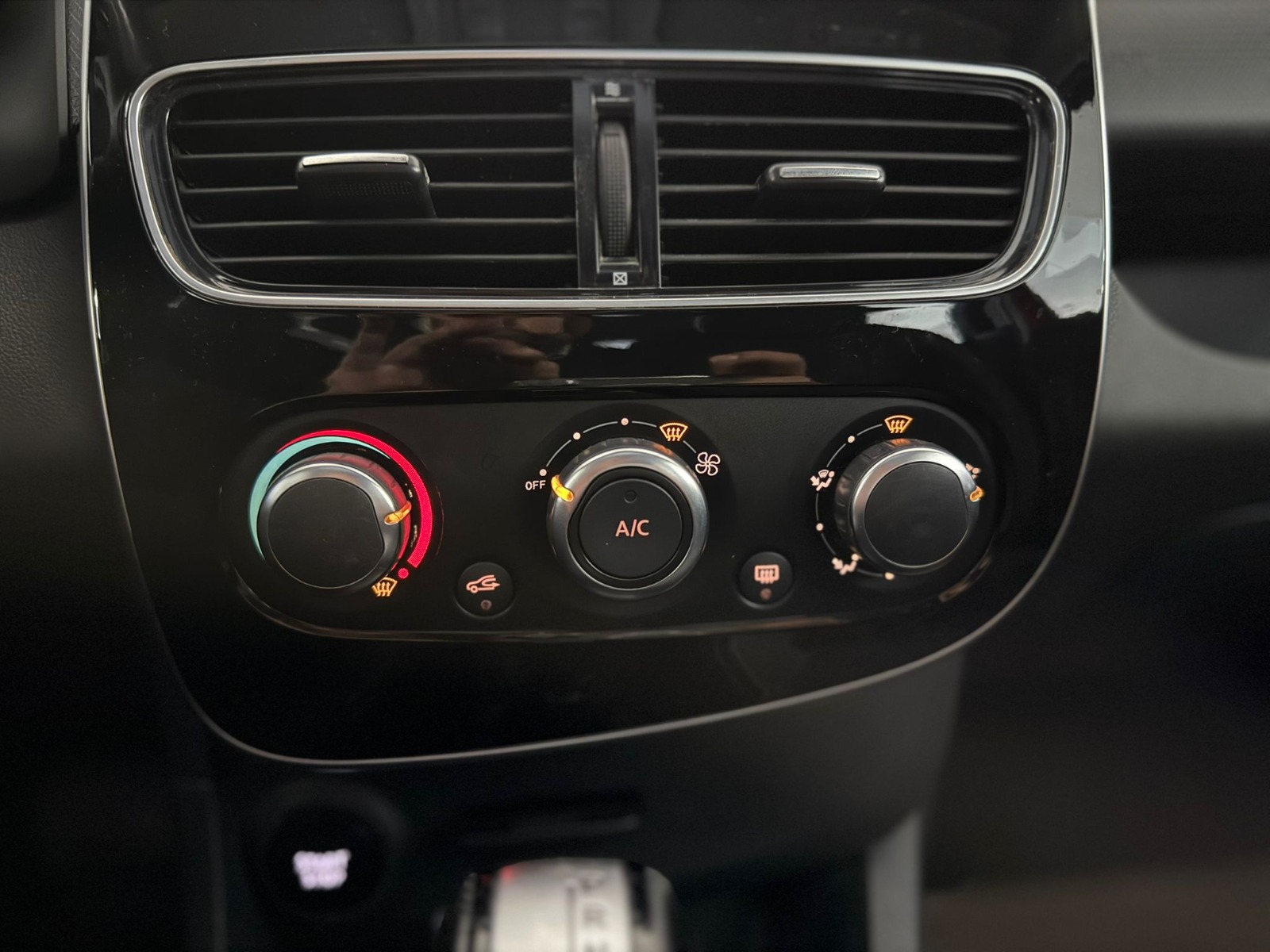 2018 Dizel Otomatik Renault Clio Kırmızı Ermat Motorlu Araçlar ve Tarım Ürünleri Sanayi Ticaret A.Ş.