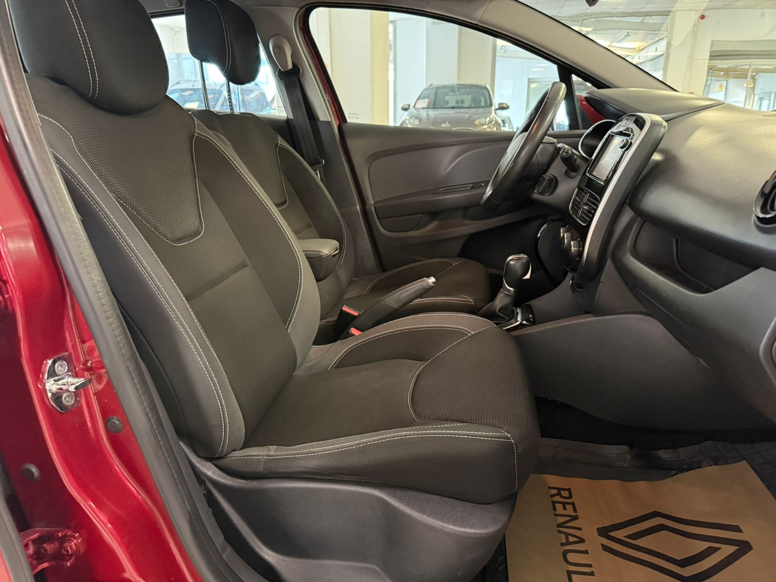 2018 Dizel Otomatik Renault Clio Kırmızı Ermat Motorlu Araçlar ve Tarım Ürünleri Sanayi Ticaret A.Ş.