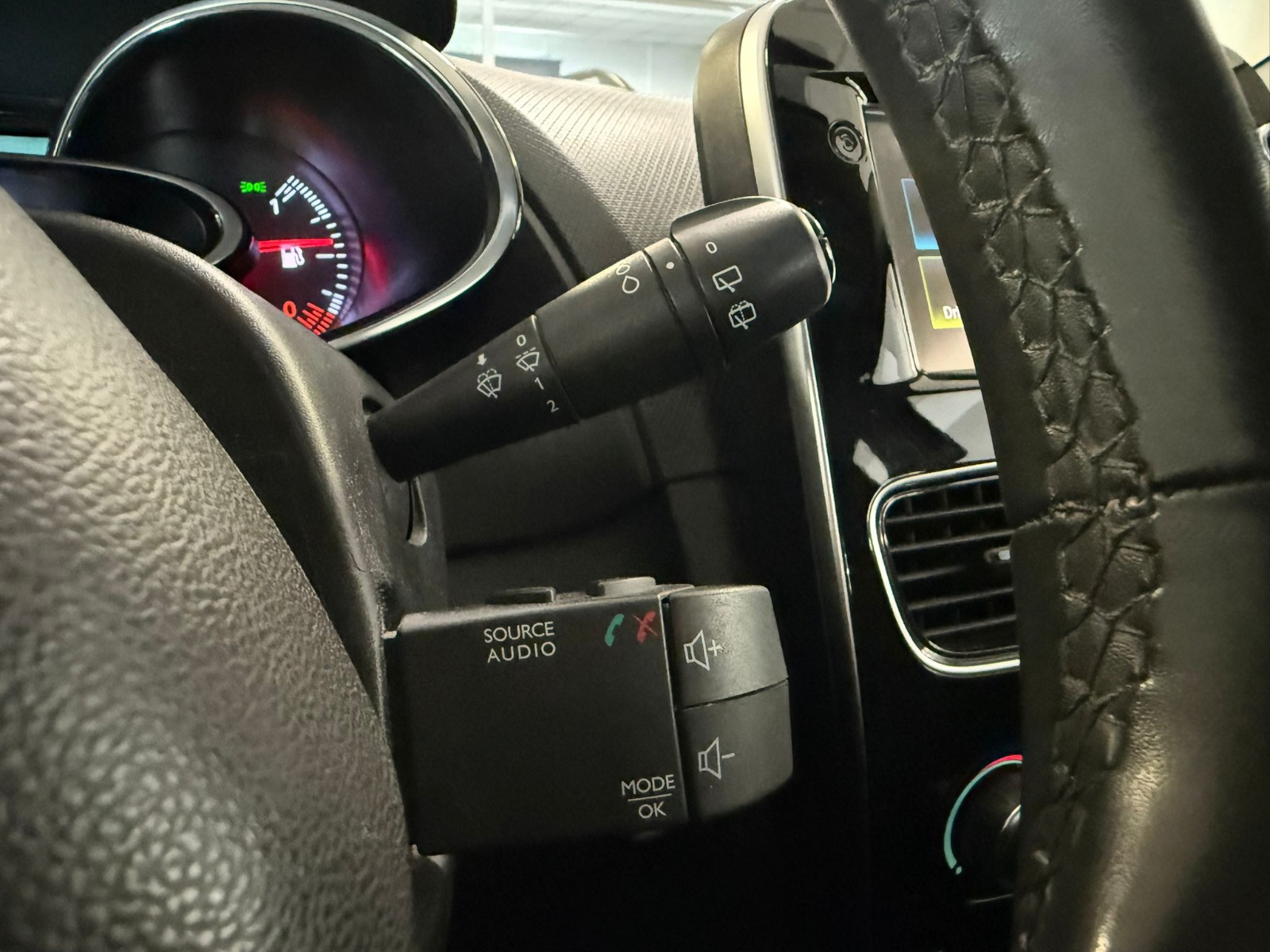 2018 Dizel Otomatik Renault Clio Kırmızı Ermat Motorlu Araçlar ve Tarım Ürünleri Sanayi Ticaret A.Ş.