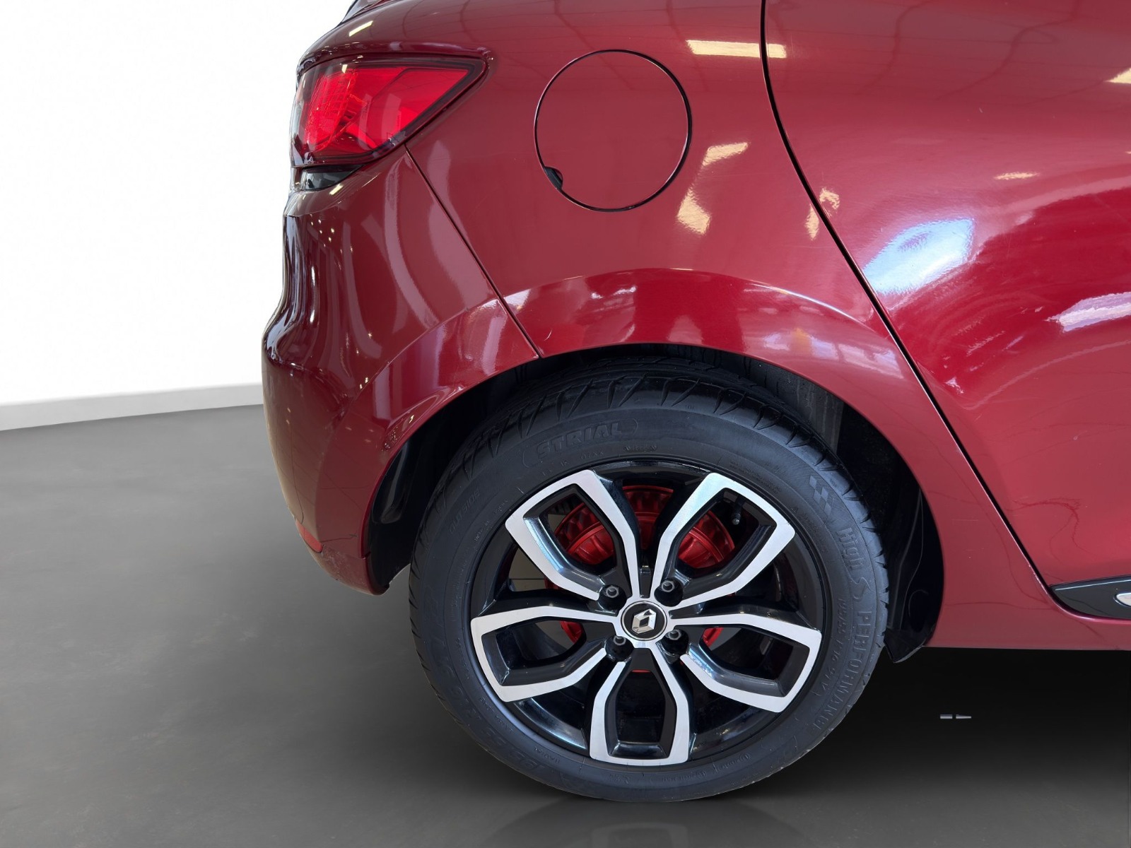 2018 Dizel Otomatik Renault Clio Kırmızı Ermat Motorlu Araçlar ve Tarım Ürünleri Sanayi Ticaret A.Ş.