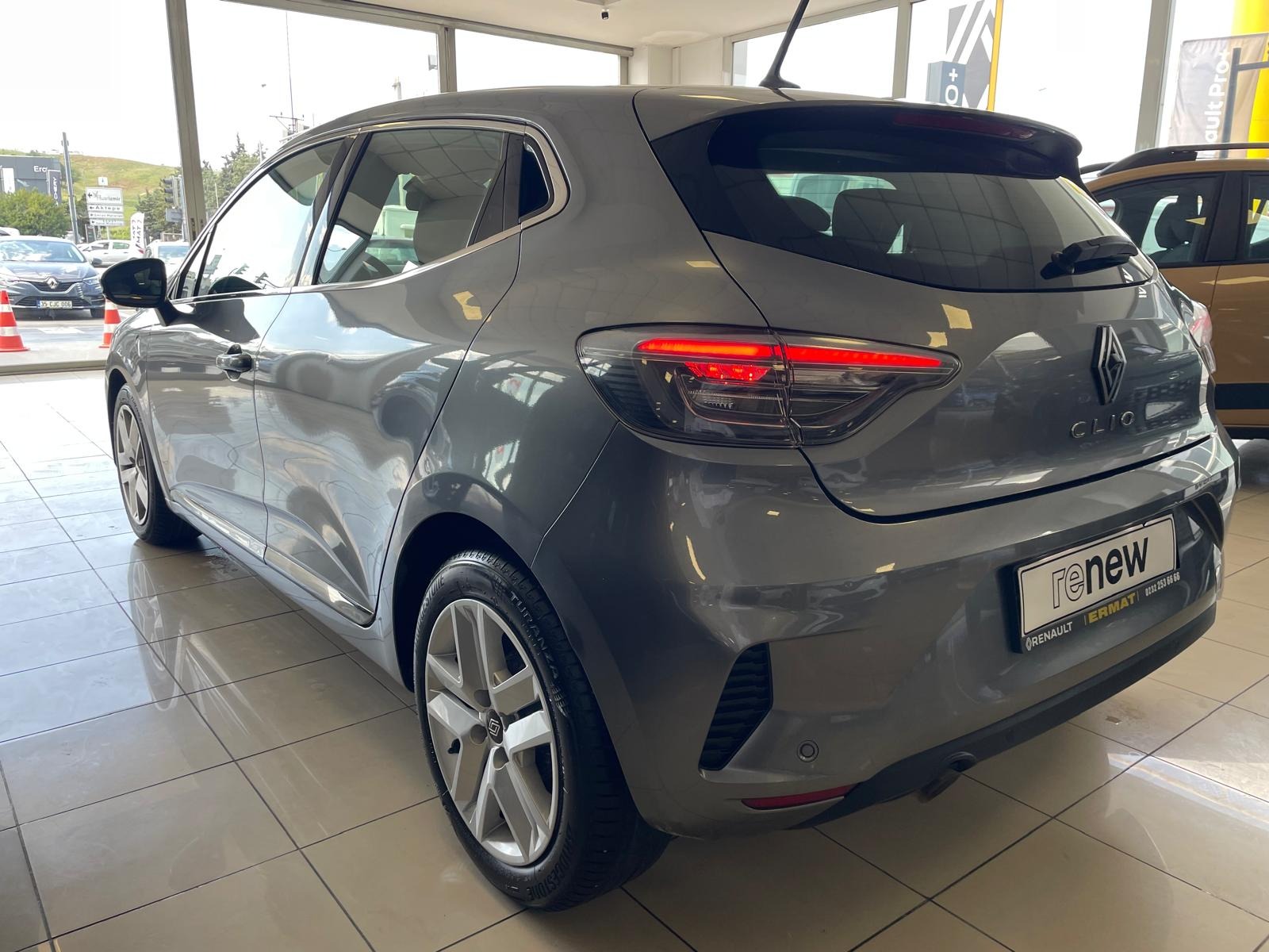 2023 Benzin Otomatik Renault Clio Gri Ermat Motorlu Araçlar ve Tarım Ürünleri Sanayi Ticaret A.Ş.