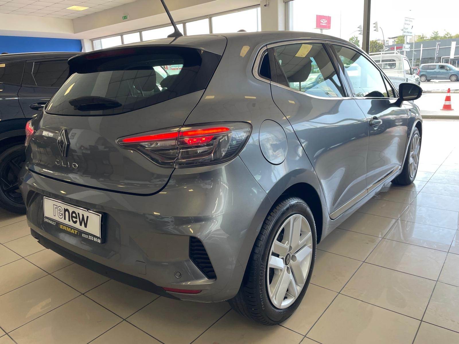 2023 Benzin Otomatik Renault Clio Gri Ermat Motorlu Araçlar ve Tarım Ürünleri Sanayi Ticaret A.Ş.