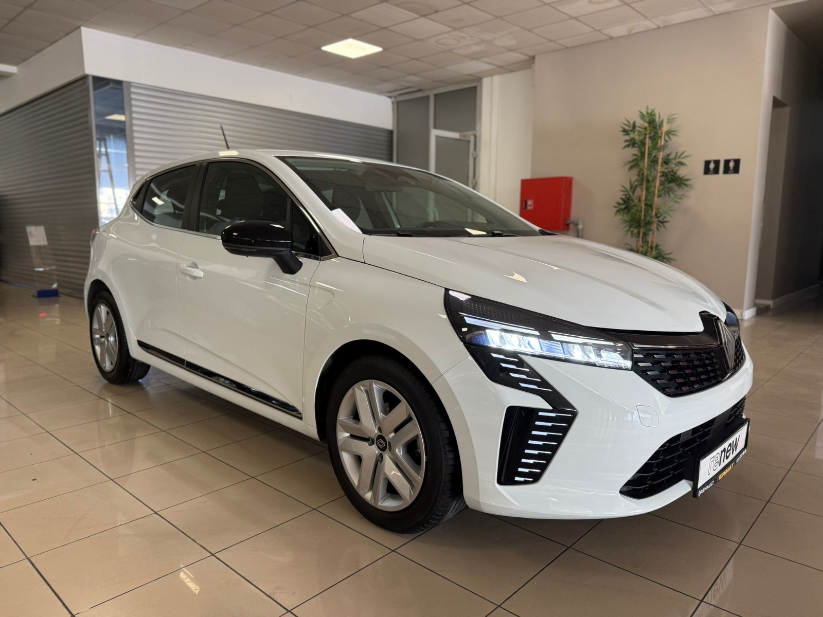 2024 Benzin Otomatik Renault Clio Beyaz Ermat Motorlu Araçlar ve Tarım Ürünleri Sanayi Ticaret A.Ş.