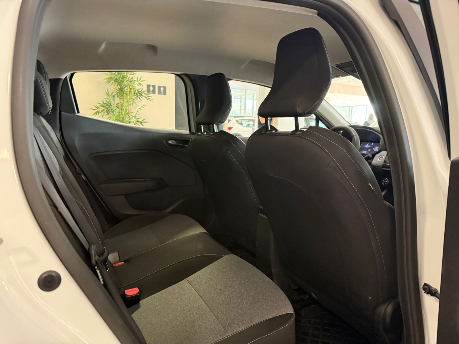 2024 Benzin Otomatik Renault Clio Beyaz Ermat Motorlu Araçlar ve Tarım Ürünleri Sanayi Ticaret A.Ş.