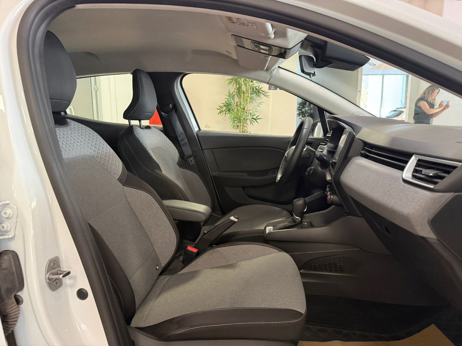 2024 Benzin Otomatik Renault Clio Beyaz Ermat Motorlu Araçlar ve Tarım Ürünleri Sanayi Ticaret A.Ş.