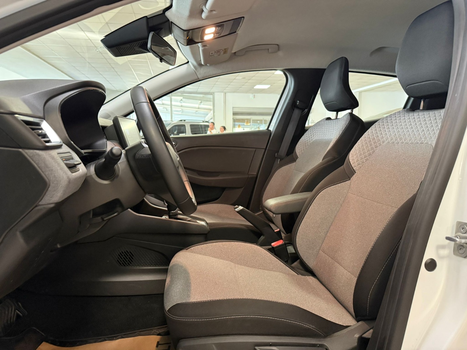 2024 Benzin Otomatik Renault Clio Beyaz Ermat Motorlu Araçlar ve Tarım Ürünleri Sanayi Ticaret A.Ş.