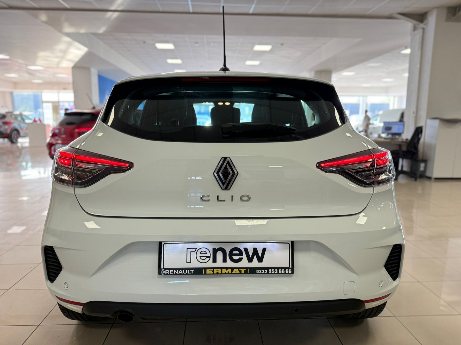 2024 Benzin Otomatik Renault Clio Beyaz Ermat Motorlu Araçlar ve Tarım Ürünleri Sanayi Ticaret A.Ş.