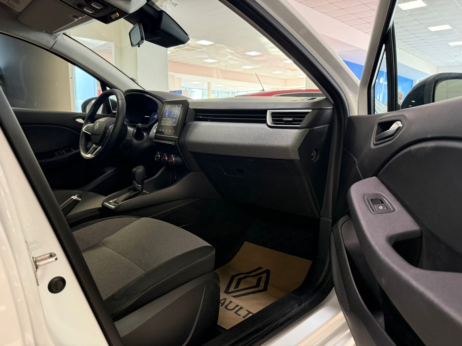 2024 Benzin Otomatik Renault Clio Beyaz Ermat Motorlu Araçlar ve Tarım Ürünleri Sanayi Ticaret A.Ş.