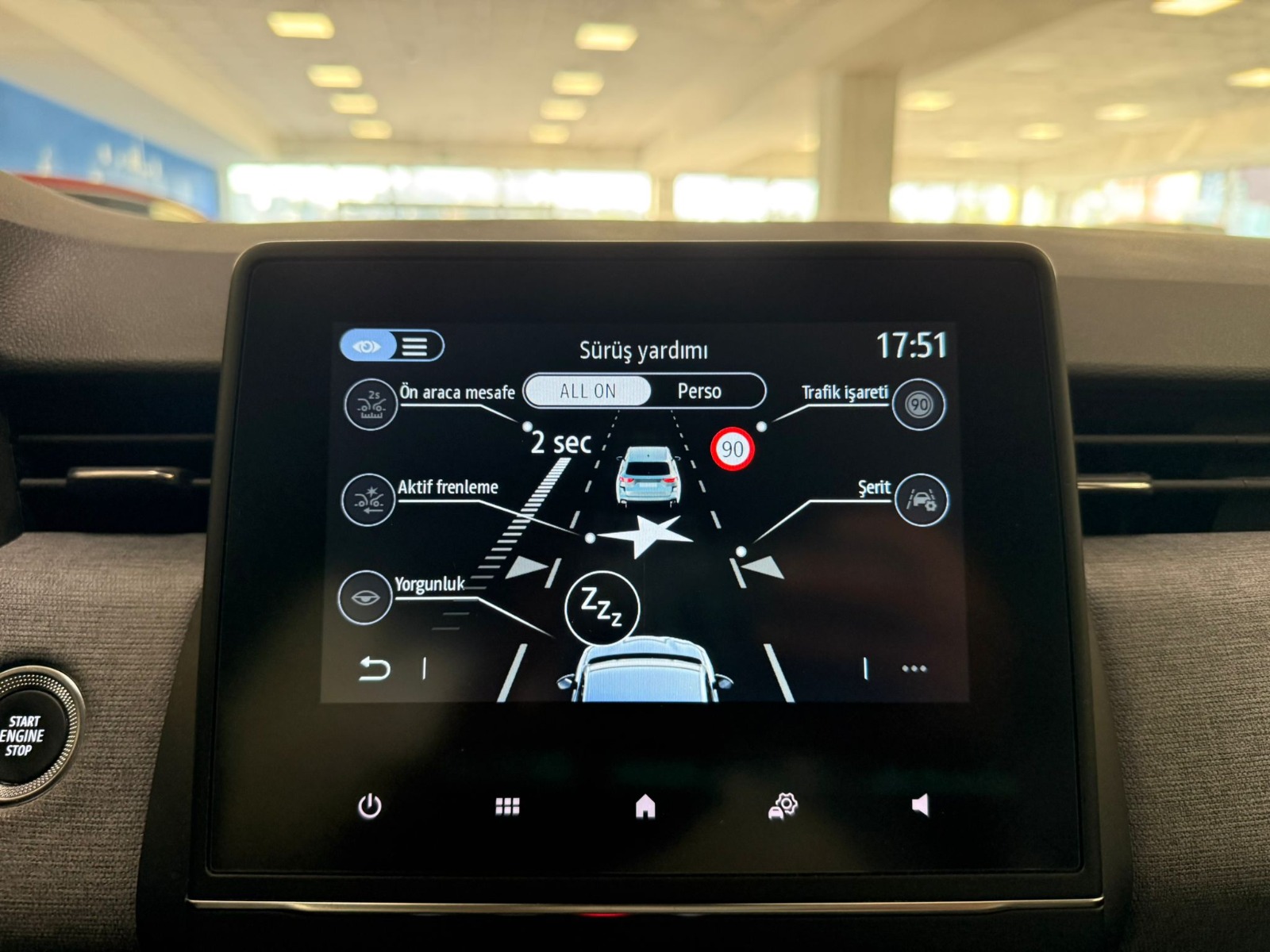 2024 Benzin Otomatik Renault Clio Beyaz Ermat Motorlu Araçlar ve Tarım Ürünleri Sanayi Ticaret A.Ş.