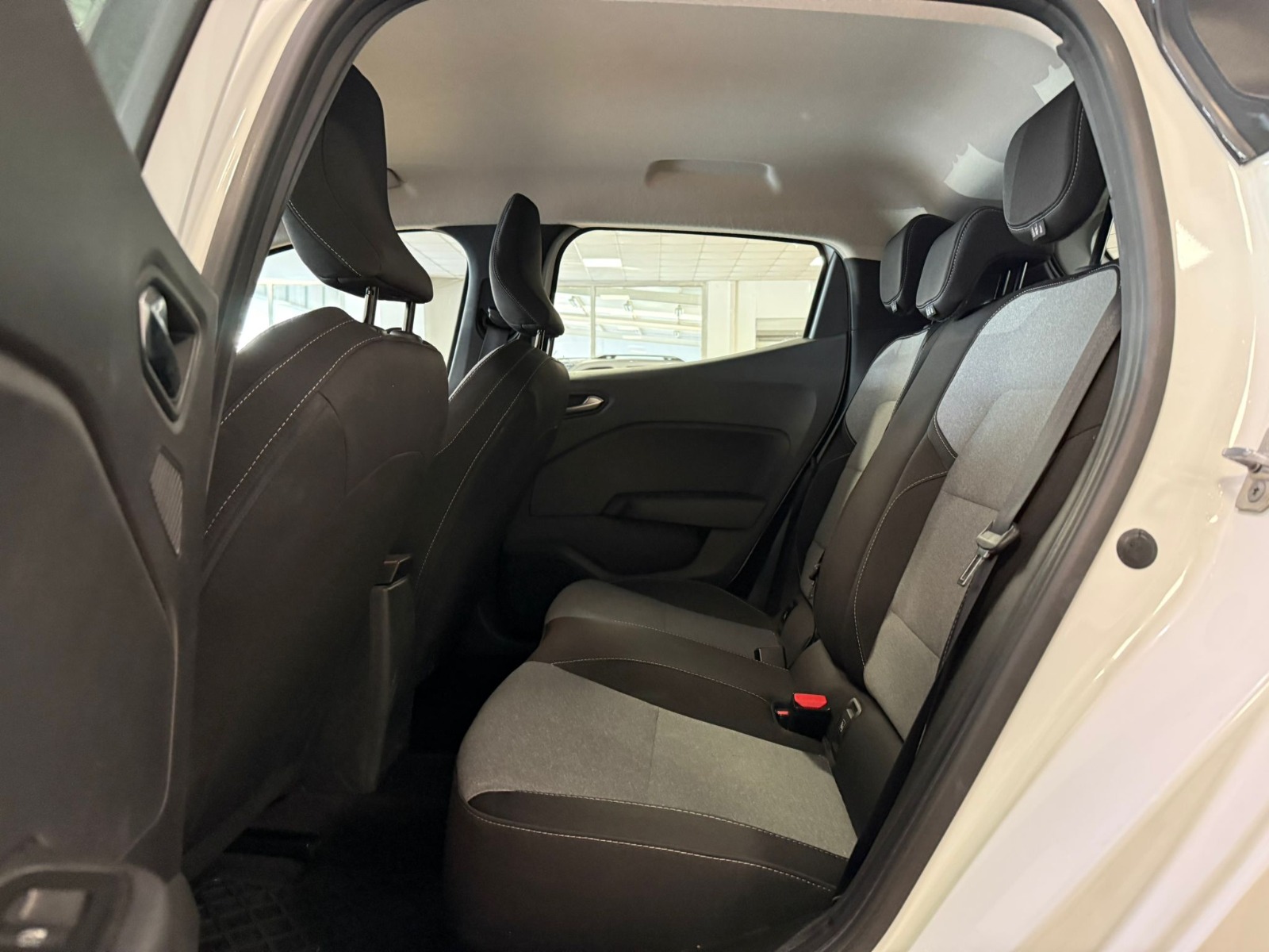 2024 Benzin Otomatik Renault Clio Beyaz Ermat Motorlu Araçlar ve Tarım Ürünleri Sanayi Ticaret A.Ş.