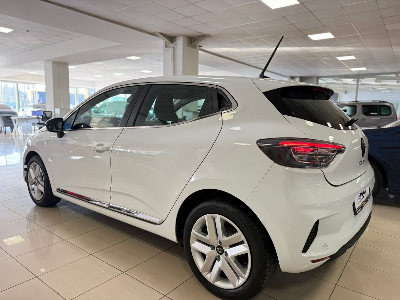 2024 Benzin Otomatik Renault Clio Beyaz Ermat Motorlu Araçlar ve Tarım Ürünleri Sanayi Ticaret A.Ş.
