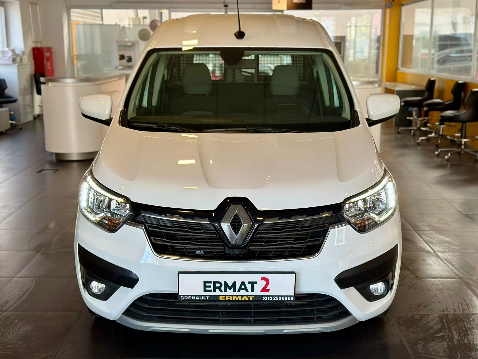 2023 Dizel Manuel Renault Express Beyaz Ermat Motorlu Araçlar ve Tarım Ürünleri Sanayi Ticaret A.Ş.