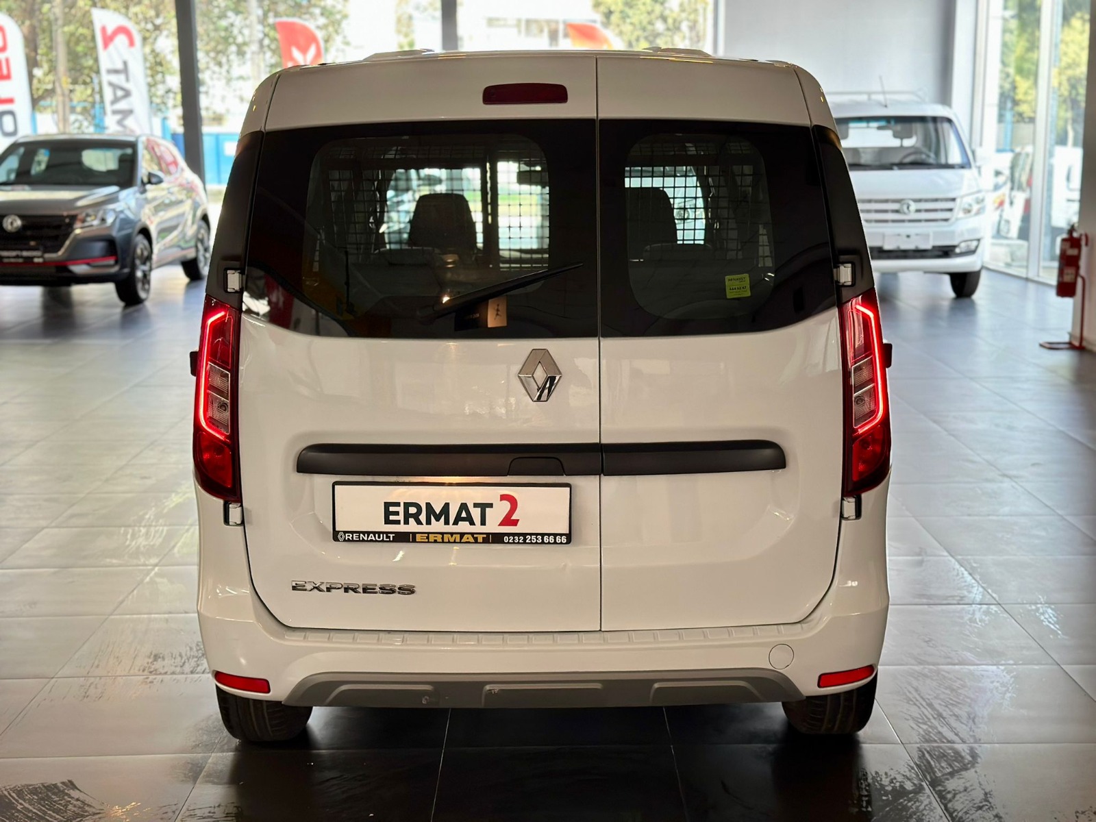 2023 Dizel Manuel Renault Express Beyaz Ermat Motorlu Araçlar ve Tarım Ürünleri Sanayi Ticaret A.Ş.