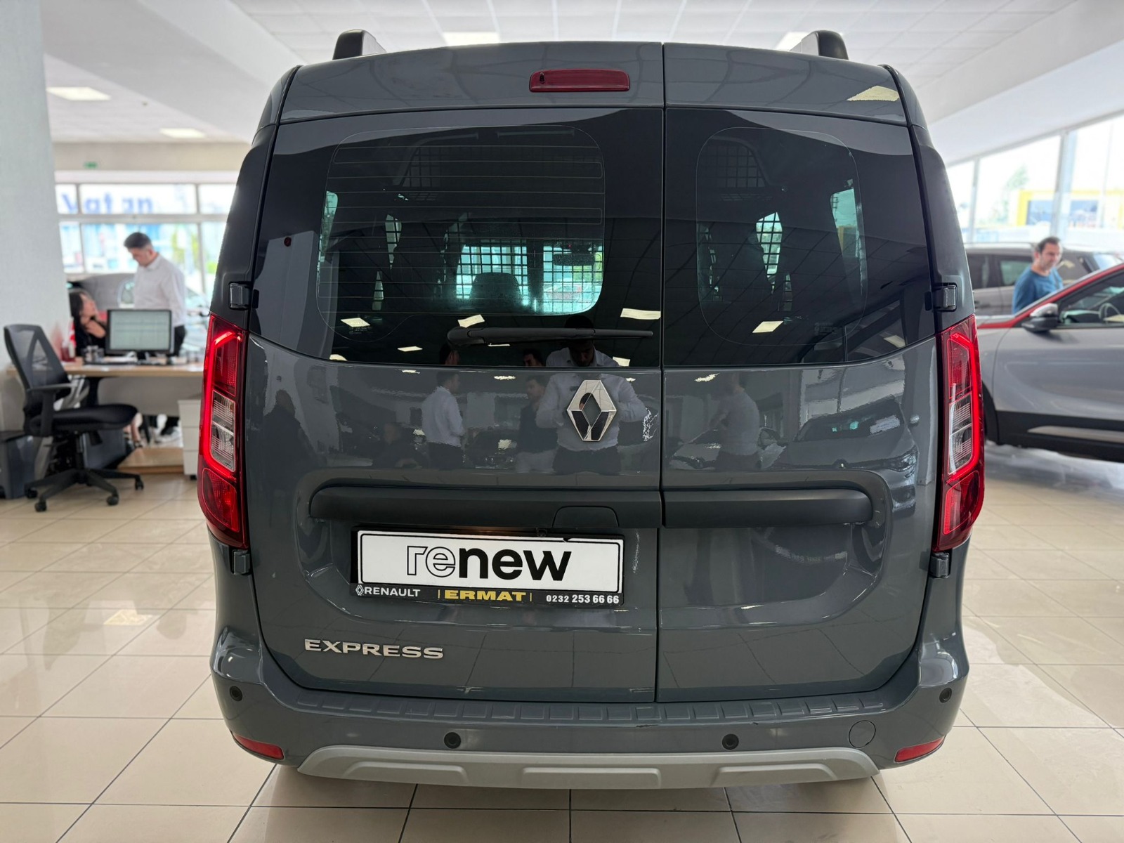 2024 Dizel Manuel Renault Express Gri Ermat Motorlu Araçlar ve Tarım Ürünleri Sanayi Ticaret A.Ş.
