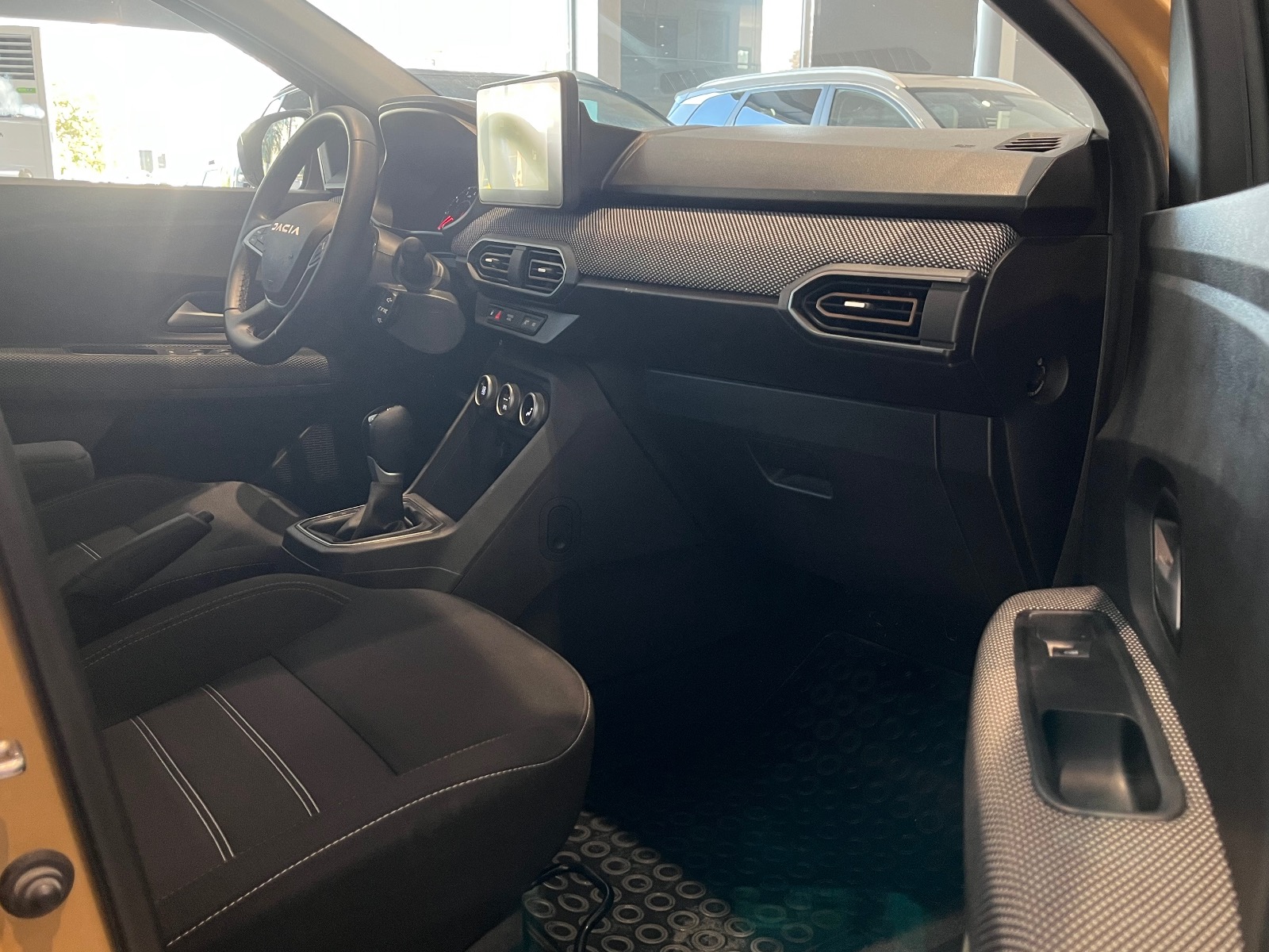 2024 Benzin Otomatik Dacia Sandero Sarı Ermat Motorlu Araçlar ve Tarım Ürünleri Sanayi Ticaret A.Ş.