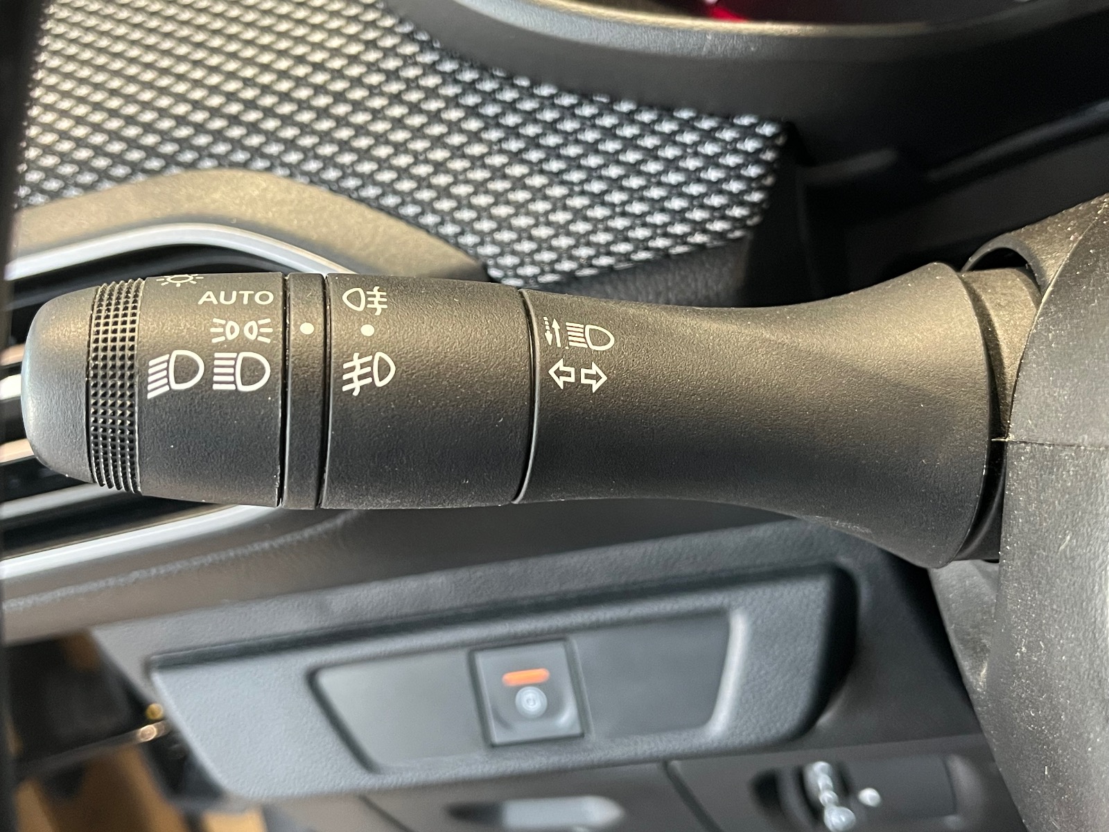 2024 Benzin Otomatik Dacia Sandero Sarı Ermat Motorlu Araçlar ve Tarım Ürünleri Sanayi Ticaret A.Ş.