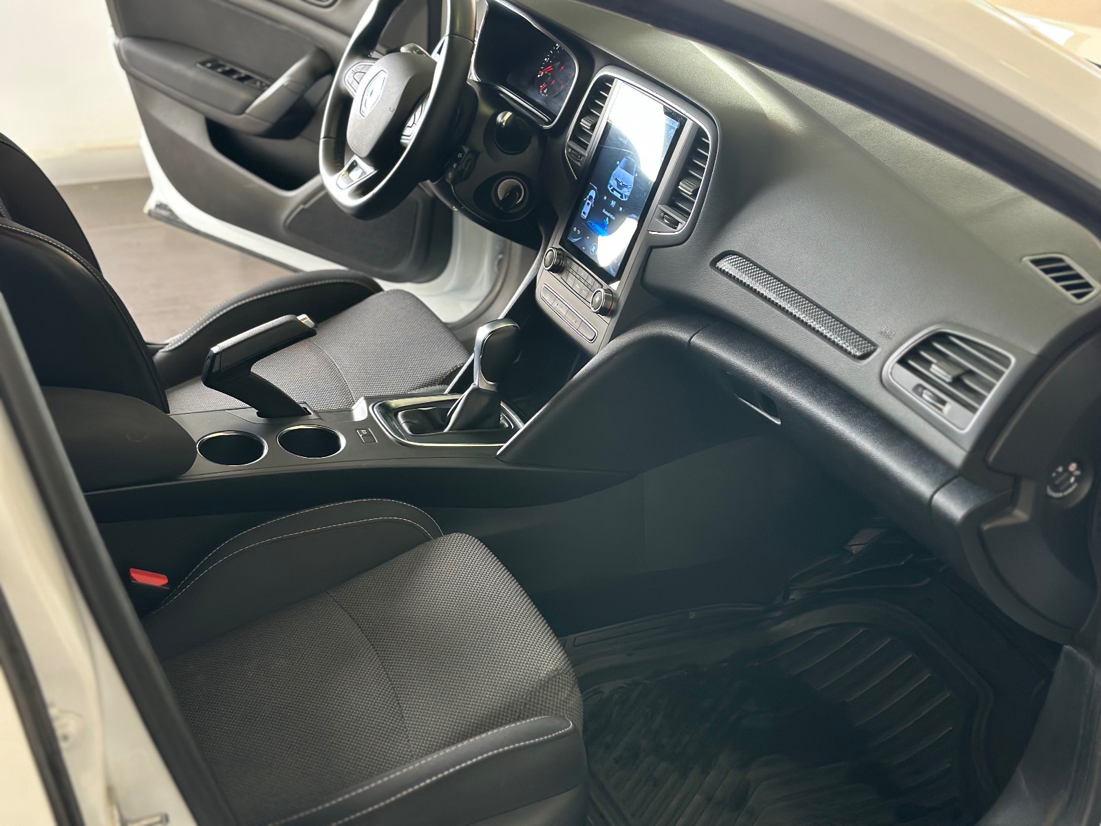 2021 Benzin Otomatik Renault Megane Beyaz Ermat Motorlu Araçlar ve Tarım Ürünleri Sanayi Ticaret A.Ş.