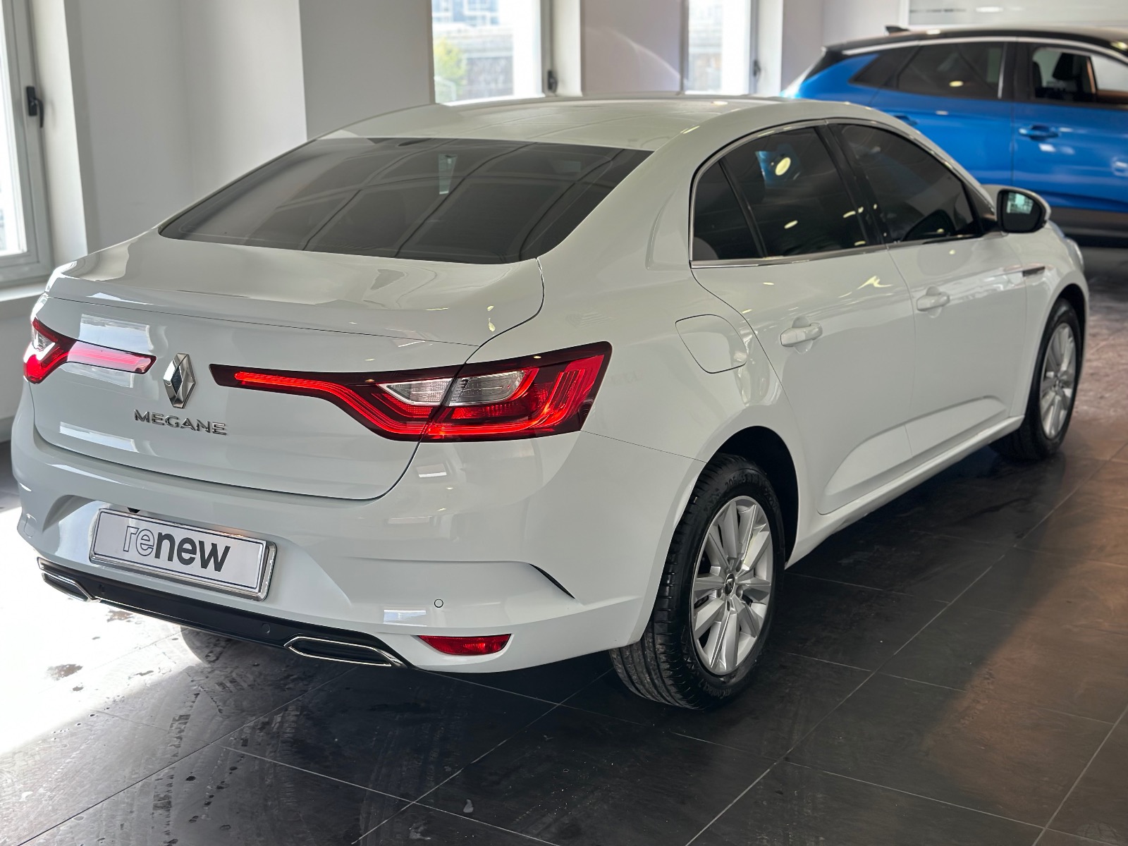 2021 Benzin Otomatik Renault Megane Beyaz Ermat Motorlu Araçlar ve Tarım Ürünleri Sanayi Ticaret A.Ş.