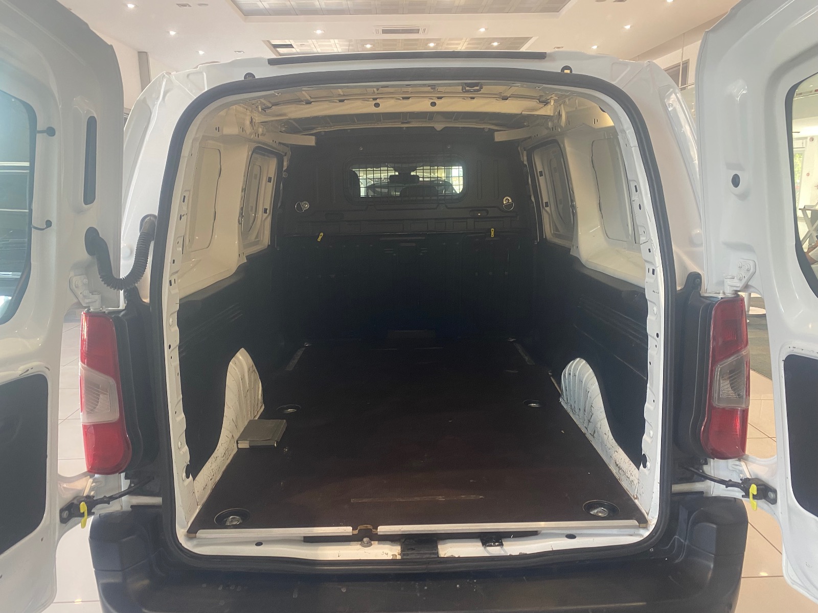 2022 Dizel Manuel Opel Combo Beyaz Ermat Motorlu Araçlar ve Tarım Ürünleri Sanayi Ticaret A.Ş.