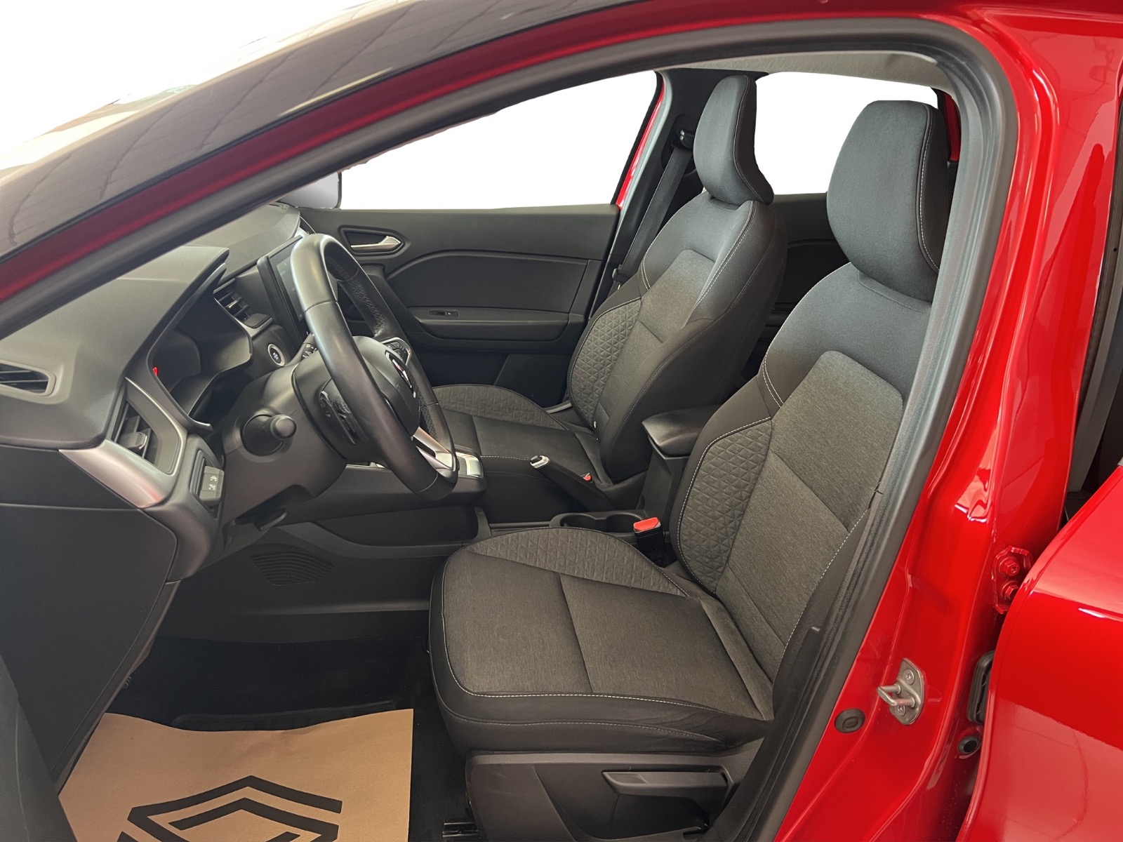 2023 MHEV Otomatik Renault Captur Kırmızı Ermat Motorlu Araçlar ve Tarım Ürünleri Sanayi Ticaret A.Ş.