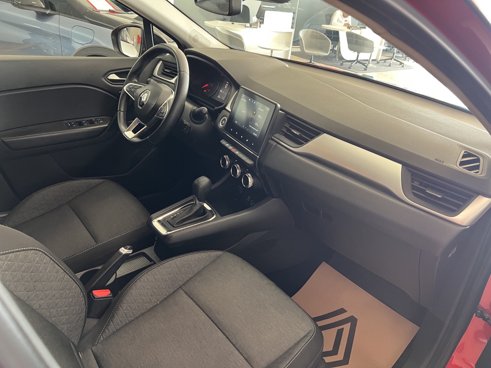 2023 MHEV Otomatik Renault Captur Kırmızı Ermat Motorlu Araçlar ve Tarım Ürünleri Sanayi Ticaret A.Ş.