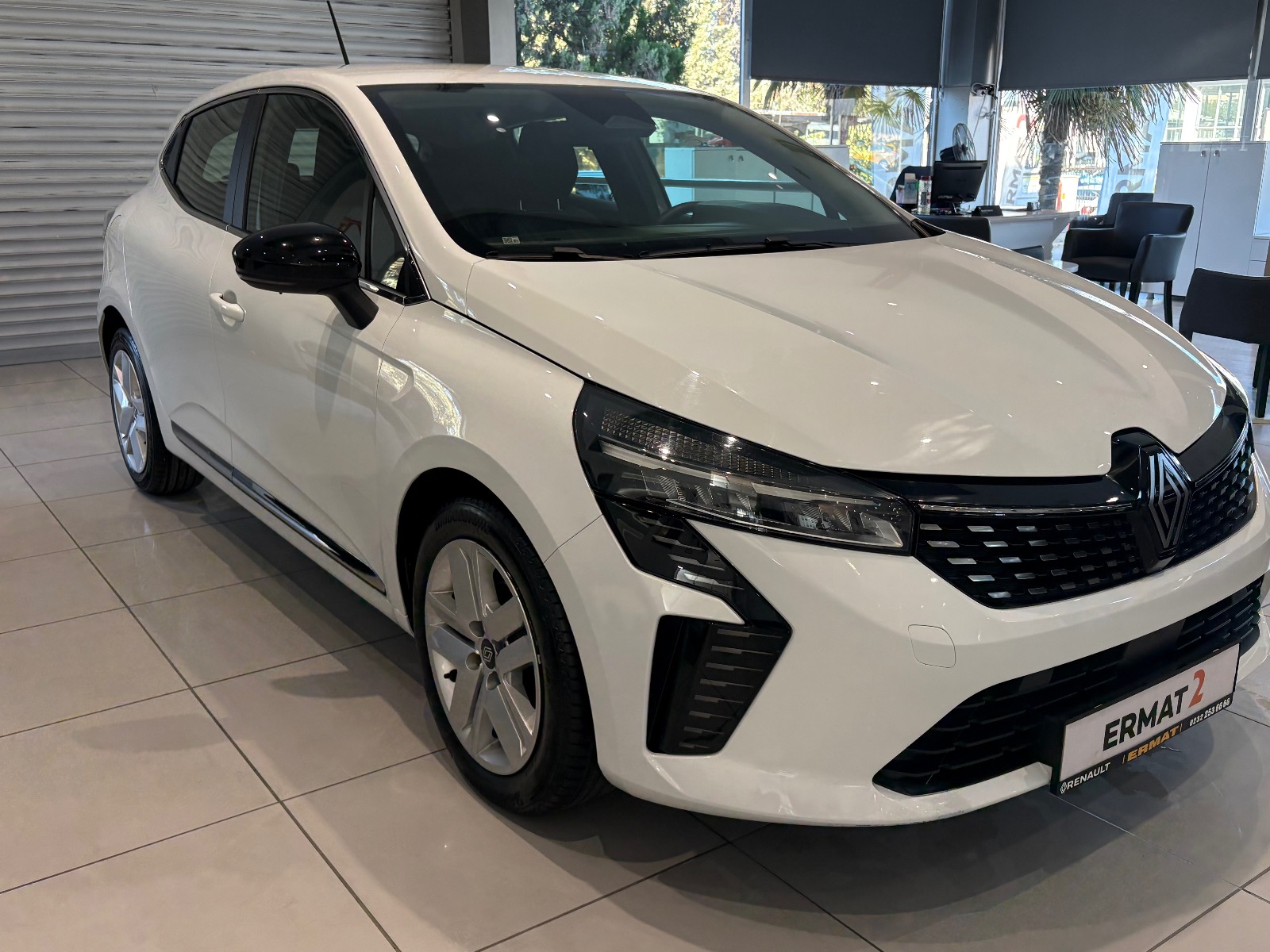 2025 Benzin Otomatik Renault Clio Beyaz Ermat Motorlu Araçlar ve Tarım Ürünleri Sanayi Ticaret A.Ş.