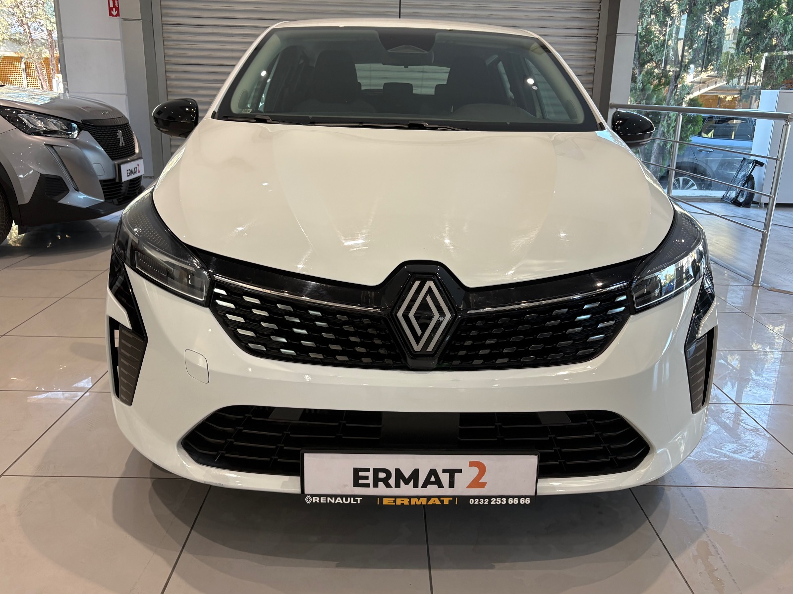 2025 Benzin Otomatik Renault Clio Beyaz Ermat Motorlu Araçlar ve Tarım Ürünleri Sanayi Ticaret A.Ş.