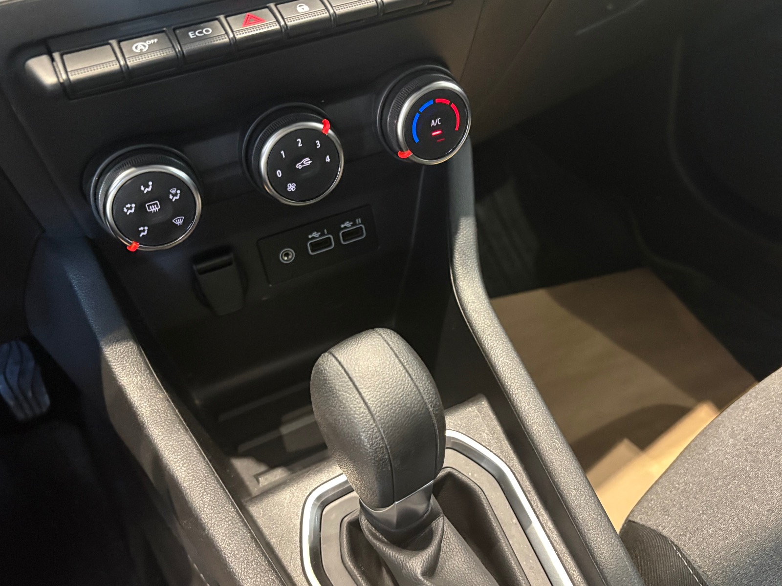 2025 Benzin Otomatik Renault Clio Beyaz Ermat Motorlu Araçlar ve Tarım Ürünleri Sanayi Ticaret A.Ş.