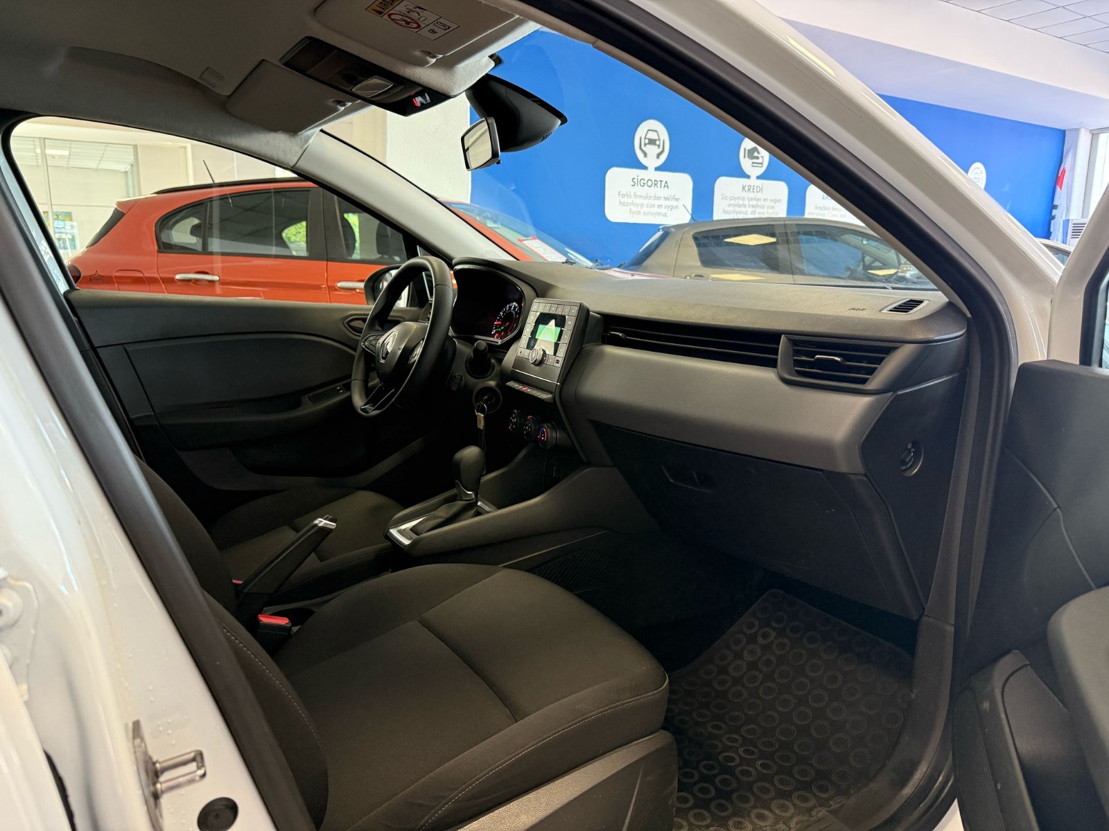 2023 Benzin Otomatik Renault Clio Beyaz Ermat Motorlu Araçlar ve Tarım Ürünleri Sanayi Ticaret A.Ş.