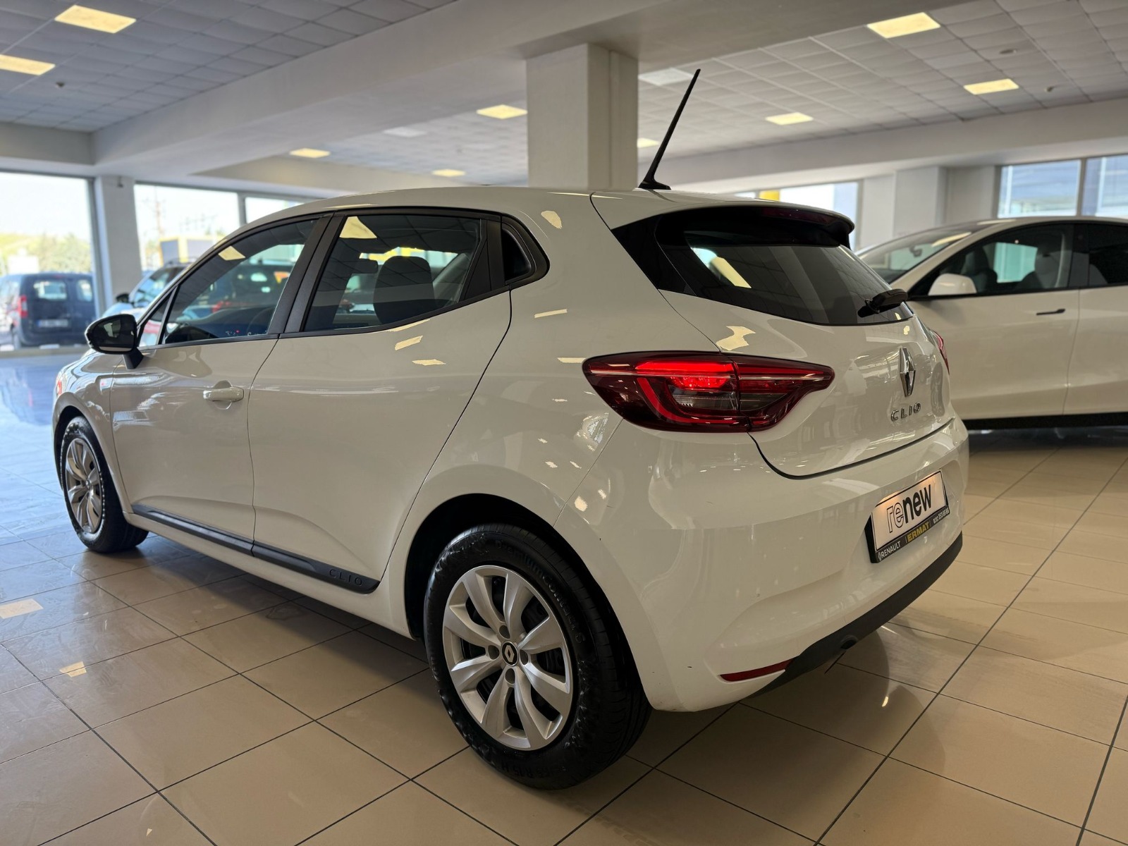 2023 Benzin Otomatik Renault Clio Beyaz Ermat Motorlu Araçlar ve Tarım Ürünleri Sanayi Ticaret A.Ş.