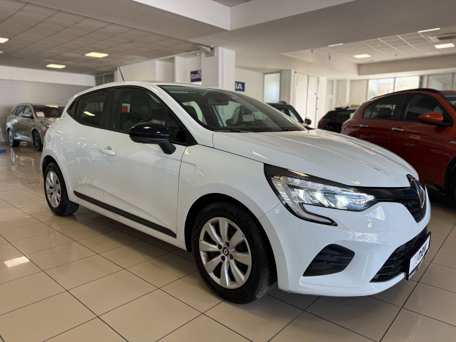 2023 Benzin Otomatik Renault Clio Beyaz Ermat Motorlu Araçlar ve Tarım Ürünleri Sanayi Ticaret A.Ş.