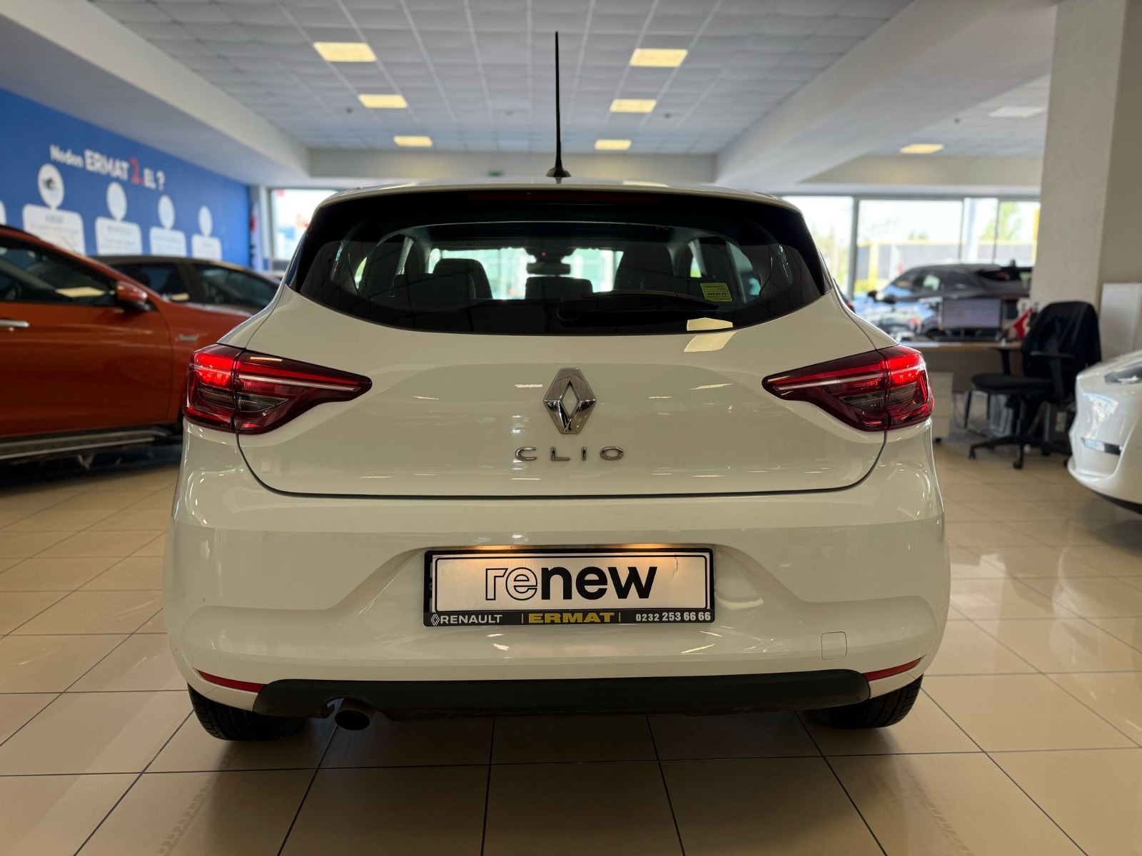 2023 Benzin Otomatik Renault Clio Beyaz Ermat Motorlu Araçlar ve Tarım Ürünleri Sanayi Ticaret A.Ş.