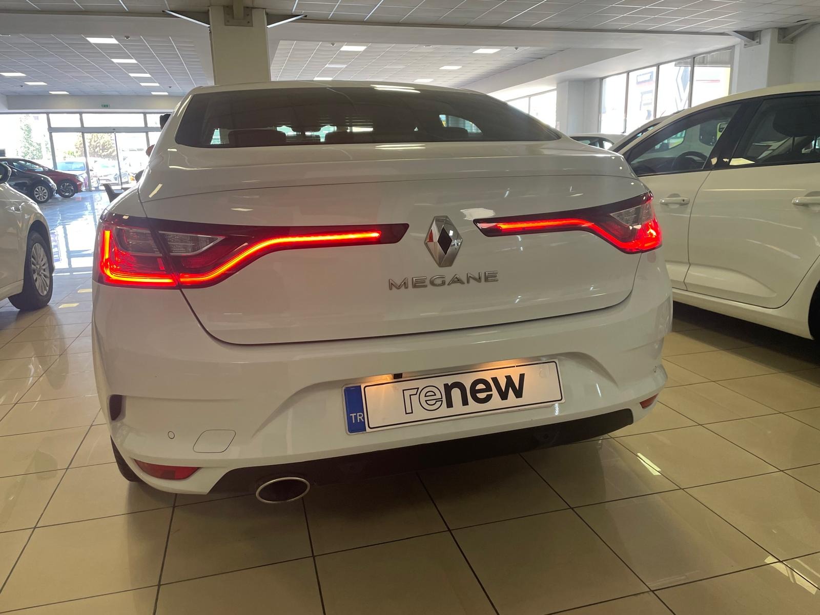 2020 Dizel Otomatik Renault Megane Beyaz Ermat Motorlu Araçlar ve Tarım Ürünleri Sanayi Ticaret A.Ş.