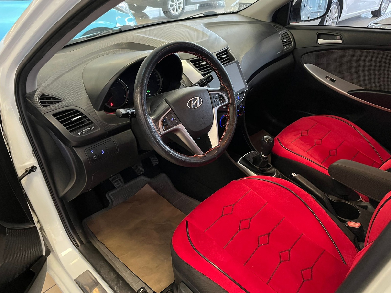 2013 Dizel Manuel Hyundai Accent Blue Beyaz Ermat Motorlu Araçlar ve Tarım Ürünleri Sanayi Ticaret A.Ş.