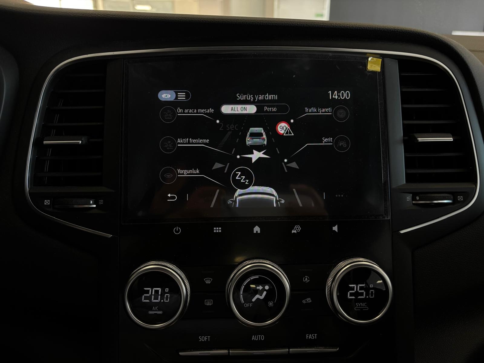 2025 Benzin Manuel Renault Megane Beyaz Ermat Motorlu Araçlar ve Tarım Ürünleri Sanayi Ticaret A.Ş.