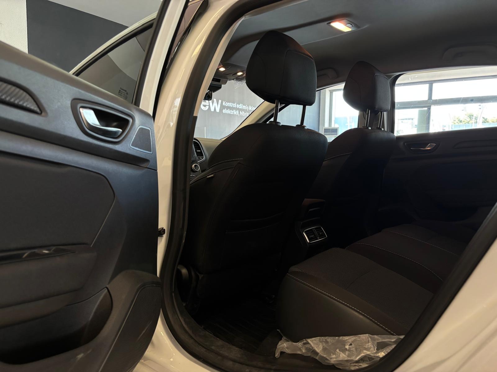 2025 Benzin Manuel Renault Megane Beyaz Ermat Motorlu Araçlar ve Tarım Ürünleri Sanayi Ticaret A.Ş.