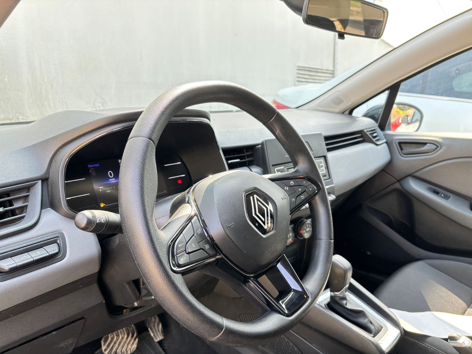 2023 Benzin Otomatik Renault Clio Beyaz Ermat Motorlu Araçlar ve Tarım Ürünleri Sanayi Ticaret A.Ş.