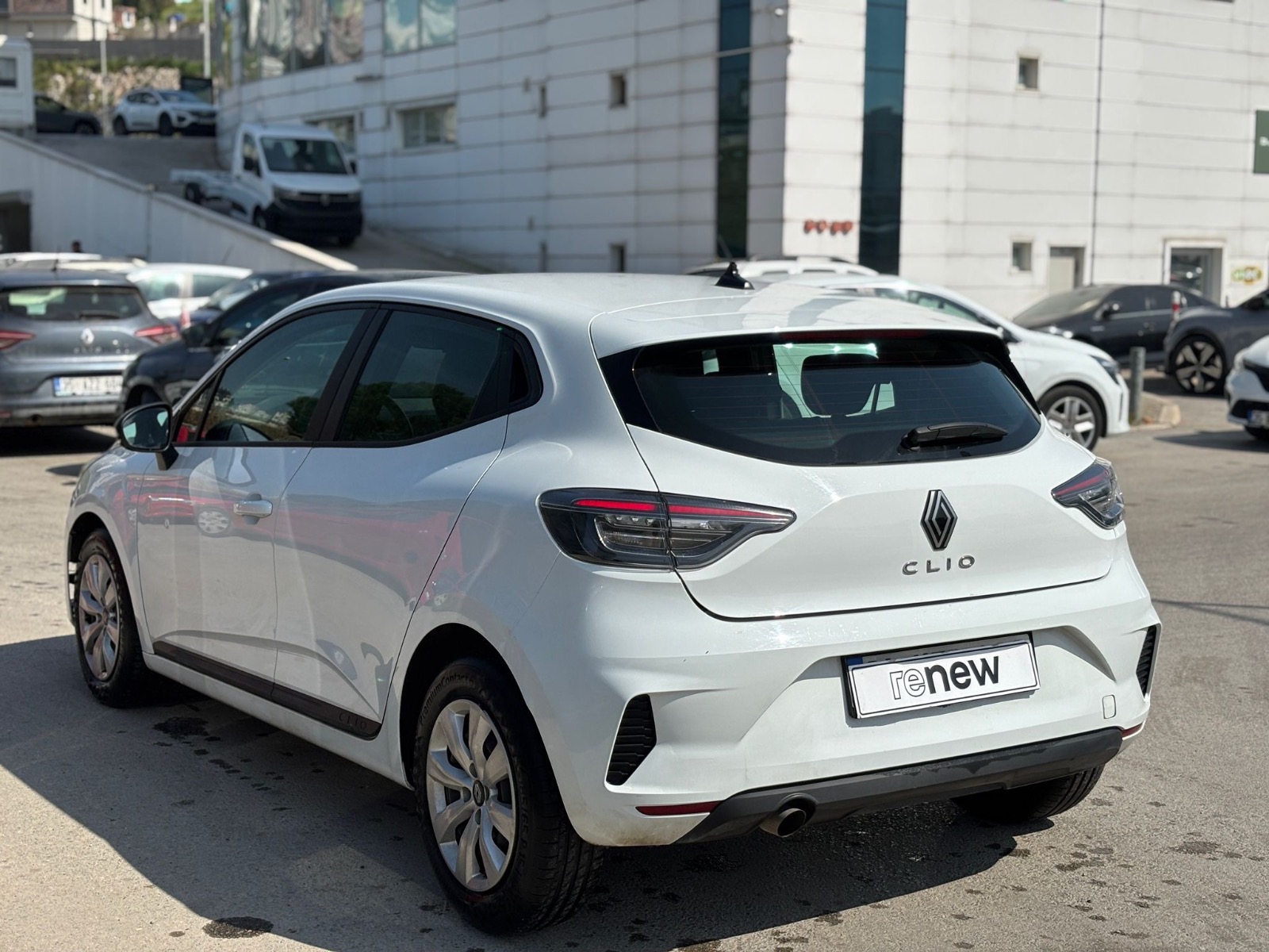 2023 Benzin Otomatik Renault Clio Beyaz Ermat Motorlu Araçlar ve Tarım Ürünleri Sanayi Ticaret A.Ş.